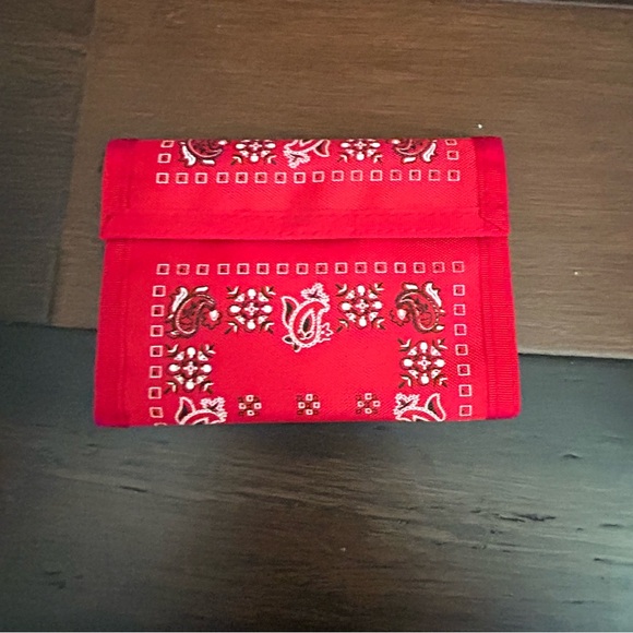 NIB red bandanna-print vintage Velcro wallet and cosmetic bag set ￼ - Picture 3 of 8